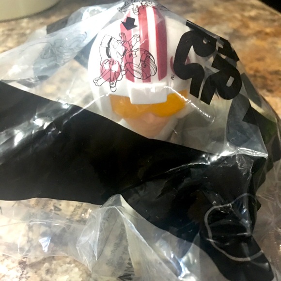 ⭐️ FREE WITH PURCHASE Star Wars Toy - Picture 4 of 4